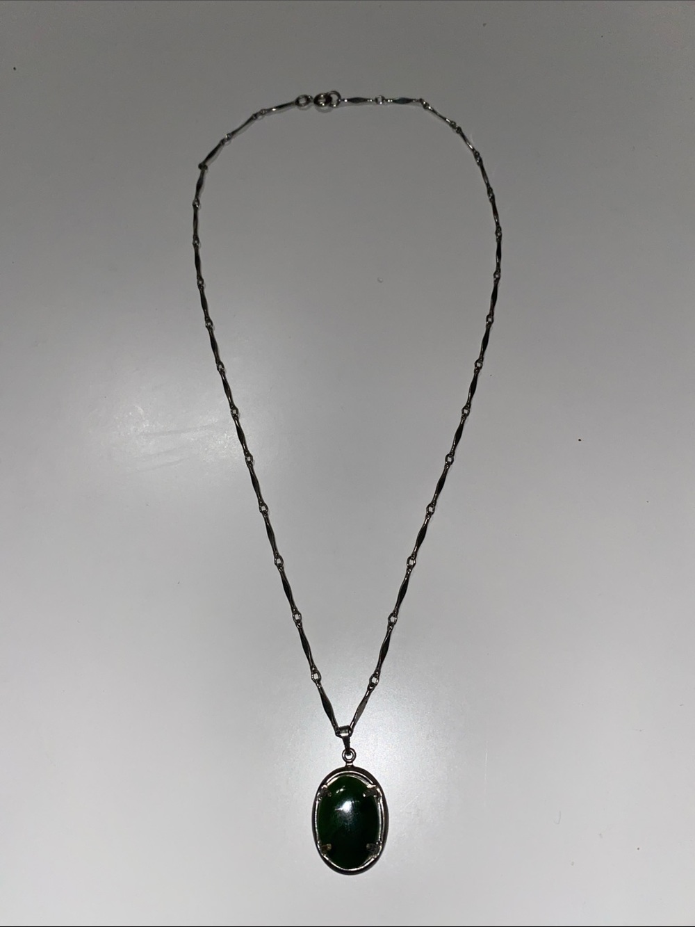 Vintage Silver Green Oval Pendant Necklace in Delicate Boho Style